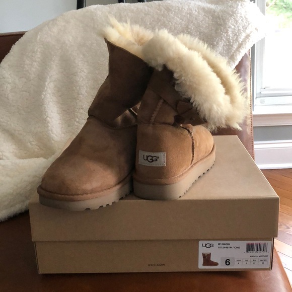 Ugg Nash Boots - Picture 5 of 8